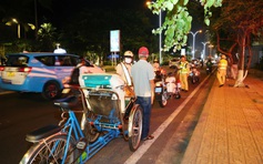 Xích lô ở Nha Trang: Nên điều chỉnh, thay vì cấm
