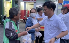 10 năm phát cháo chay cho người bệnh khó khăn