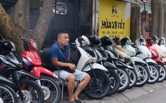 Mua xe giấy viết tay, không liên hệ được chủ cũ, muốn sang tên phải làm gì?