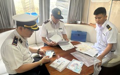 TP.HCM tăng cường kiểm tra tàu chở khách trên sông Sài Gòn dịp lễ