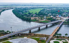 Đứng trên cầu Hiền Lương, người Quảng Trị xúc động trước ngày hội lớn