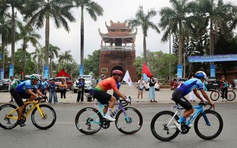 Sôi động cuộc đua xe đạp quanh Thành cổ