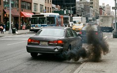 'Bắt bệnh' ô tô qua màu khói, có đáng tin?