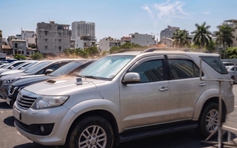 Nắng nóng: Trẻ bị bỏ quên trong ô tô có thể nguy kịch sau 15 phút