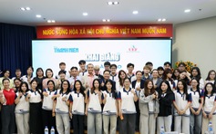 Thêm 133 sinh viên UEF đến Báo Thanh Niên học và thực hành 2 môn học