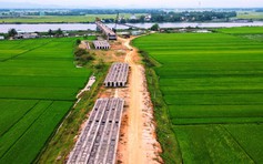 Cận cảnh cầu 220 tỉ đồng bắc qua sông Trường Giang 'treo' gần thập niên