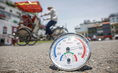 Nắng nóng gay gắt mở rộng ở miền Trung