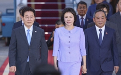 Tổng thống Hàn Quốc và phu nhân bắt đầu chuyến thăm cấp nhà nước tới Việt Nam