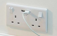 Nguy cơ tiềm ẩn từ ổ cắm điện USB nhiều người bỏ qua