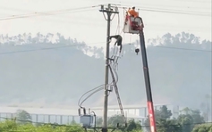 Nam sinh lớp 8 tử vong trên cột điện