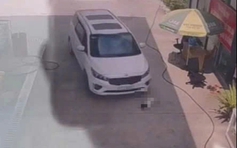 TP.HCM: Tài xế ô tô ôm cua cán tử vong bé gái 2 tuổi trong cây xăng