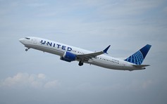 United Airlines tăng mạnh giá vé do nhiên liệu leo thang