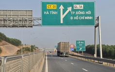 Cao tốc Vũng Áng - Cam Lộ tạm đóng từng đoạn để lắp giá long môn