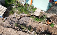 Sạt lở bờ sông Vàm Cỏ Tây lan rộng: Nhà nứt toác, dân sống trong nơm nớp