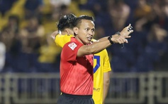 Lộ diện 2 trọng tài Malaysia thổi 2 trận cực nóng V-League, xuất hiện nhân tố ‘lạ’ 