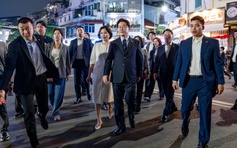 Tổng thống Hàn Quốc và phu nhân ăn phở, đi dạo quanh hồ Hoàn Kiếm