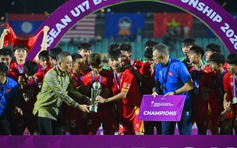 Bóng đá Việt Nam có thêm một 'quái kiệt' nữa: Cristiano Roland!