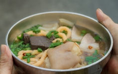 Bún suông hơn nửa thế kỷ ở miền Tây: Chả tôm giống con đuông làm nên hương vị riêng