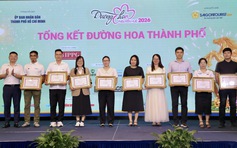 Phóng viên Báo Thanh Niên nhận bằng khen của TP.HCM vì thành tích xuất sắc tại đường hoa Nguyễn Huệ 2026
