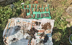 Cải táng mộ phát hiện 600 viên đạn súng AR15, 2 quả lựu đạn còn ngòi nổ