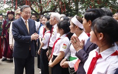 Mọi đường lối, chính sách đều phải hướng về nhân dân