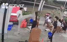 Clip người đàn ông đá vào mặt nữ quản lý quán nhậu ở Nha Trang gây phẫn nộ
