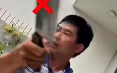 TP.HCM: Xác minh clip người đàn ông cầm dao đe dọa thợ sửa khóa