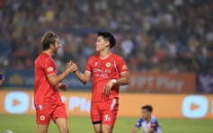 Đình Bắc bùng nổ lập hat-trick, CLB CAHN đánh bại SLNA:  Thẳng tiến đến ngôi vô địch V-League