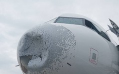 Những bức ảnh đáng sợ khi máy bay gặp mưa đá giữa không trung