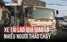 Xe tải lao qua giao lộ, đâm vào nhà dân: Khoảnh khắc thoát chết thần kỳ
