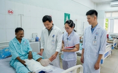 Đang làm vườn, người đàn ông đứt lìa bàn chân, được phẫu thuật nối lại thành công