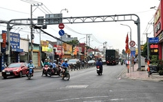 Tỉnh lộ 8, TP.HCM: Dời biển cảnh báo sau phản ánh, tài xế dễ quan sát hơn