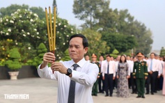 Bí thư Trần Lưu Quang dâng hương tưởng nhớ anh hùng liệt sĩ