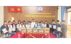 NXBGDVN tặng hàng nghìn cuốn sách giáo khoa cho học sinh khó khăn ở Mường Phăng