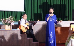 Nghe bác sĩ hát giữa bệnh viện, bệnh nhân tai biến nói ‘Tôi thấy ấm lòng!'