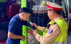 Xuyên lễ 30.4 - 1.5, CSGT Đà Nẵng 'mạnh tay' phạt nồng độ cồn, tốc độ ở cửa ngõ