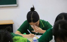 Học sinh lớp 12 rơi nước mắt vì viết thư gửi chính mình 10 năm sau