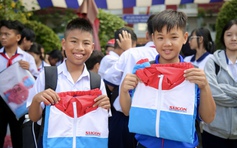 Hoàng Đức thông qua 'Áo ấm đến trường' tiếp sức học sinh nghèo hiếu học