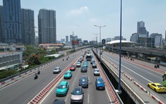 Tai nạn liên hoàn trên cầu Sài Gòn, giao thông ùn ứ