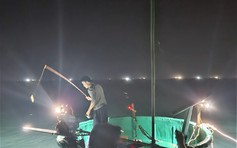 Mùa lộc biển: Theo chân ngư dân săn 'vàng đen'