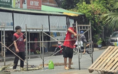 Người dân rào đường vào khu dân cư Phúc Long ở Tây Ninh