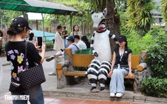 Đi Thảo Cầm Viên xem thú? Nhiều người giờ chỉ mê chụp hình với tượng