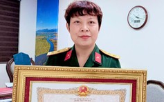 Đạo diễn ‘Mưa đỏ’ nói về áp lực sau khi nhận huân chương