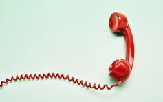 Vì sao điện thoại cố định luôn dùng dây xoắn?