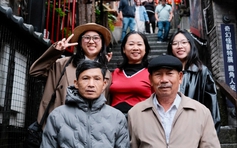 Gen Z  tiết kiệm để mua vàng, chi cả trăm triệu đồng đưa mẹ đi du lịch
