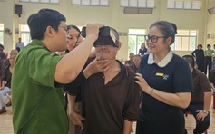 Công an TP.HCM xuyên trưa làm căn cước cho người tâm thần