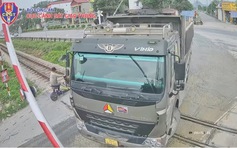 Phạt nguội hàng loạt tài xế vượt đèn đỏ khi qua đường sắt