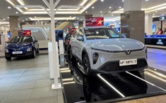 Xe gia đình cỡ nhỏ: Toyota Veloz vượt mặt Mitsubishi Xpander, xe điện VinFast vẫn 'chiếm sóng'