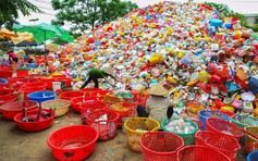 2 năm đổi lấy 1/500 giây: Bức ảnh 'núi nhựa khổng lồ' của Việt Nam giành giải quốc tế