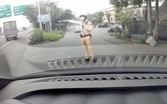 Thầy dạy lái xe để học viên đi sai còn thách thức CSGT, đăng video lên Facebook
